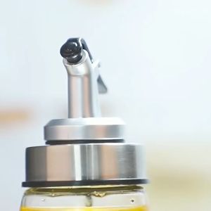 1 Pcs Oil Bottle Stopper Lock Plug Seal Leak-proof Push Type Rubber Nozzle Wine Oil Leak-Proof Oil Bottle Stopper