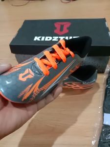 KIDZTUBS Sepatu Sepak Bola Anak Laki Laki Size 28 29 30 31 32 33 34 35 36 37 KDZ1543112624