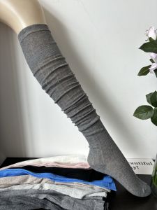 ถุงเท้าข้อสั้นผ้าฝ้ายโปร่งสีเทาลายทางสูงถึงเข่าสำหรับผู้หญิงในฤดูใบไม้ผลิและฤดูร้อน ถุงเท้าข้อสั้นสีขาวแบบซ้อนกัน ถุงเท้าข้อสั้นทรงกระบอก