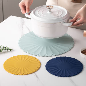 1pcs Minimalist Cute Floral Silicone Pot Holders 3 Sizes: 7in 9.4in 11.81in Heat Resistant Silicone Pad Kitchen Decor Place