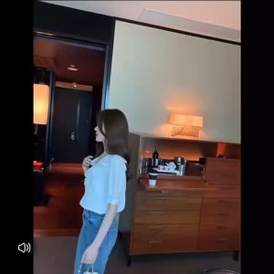 คอวีใบบัวผ้าฝ้ายแขนสั้นเสื้อผู้หญิง 2024 ออกแบบฤดูร้อนความรู้สึกเฉพาะกลุ่มแฟชั่นด้านบน