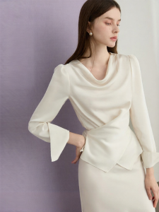 D-PLAY | Áo Blouse Satin Cổ Pháp Trắng