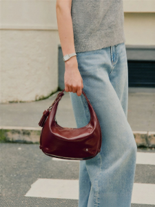 La Festin | First Layer Leather Crescent Bag