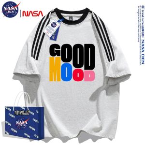 เสื้อยืดแขนสั้นผ้าฝ้ายแท้รุ่นใหม่ปี 2025 ทรงหลวม ลายพิมพ์สามแถบ สำหรับผู้ชายและผู้หญิง ความยาวปกติ ฤดูร้อน