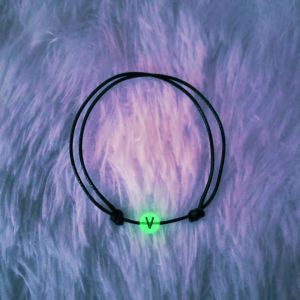 Gelang Inisial Nama Glow In The Dark Huruf Nyala Dalam Gelap / Gelang Couple Persahabatan Tali Hitam Korea Waterproof By Na Mecca Collection