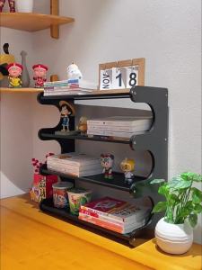 Simple Multi-level Bookshelf