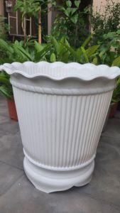 chậu nhựa 3 chân sọc 31x31x21cm và 40x42x28cm