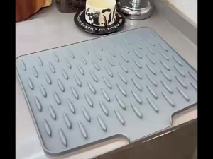 Silicone Dish Drying Mat for Kitchen Counterwith Built-in Drain Non-Slip Heat Resistant