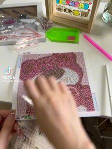 Bộ tranh đính đá mini cute (KÈM KHUNG) size 20*20 Mẫu Tranh Đính Đá Couple Và Gấu Dâu Tranh Trang Trí Mini Cho Không Gian Sống - Lazada