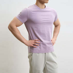 เสื้อยืดคอกลมแขนสั้นผ้าเย็นสำหรับผู้ชาย เสื้อผ้าทำงานฤดูร้อน สไตล์สปอร์ต เรียบง่าย ลำลอง ทรงพอดีตัว ผ้าโพลีเอสเตอร์ผสมลินิน