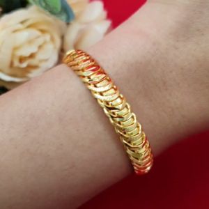 กำไลคลิปล็อคตัดลาย เส้นผ่านศุนย์กลาง 4.5-5.5 ซม น้ำหนัก 1บาท ใส่เสริมบารมี ทองชุบ ทองปลอม  ใส่อาบน้ำได้