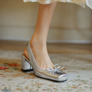 เรียบหรู Kmeizu ผู้หญิง รองเท้า 6.5 ซม. ส้นปานกลางรองเท้าแตะปมผีเสื้อสีเงินรองเท้าเดี่ยวปาร์ตี้ ทันสมัย รองเท้าส้นเตี้ย