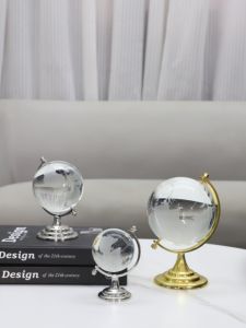 โมเดลทรงคริสตัลโลกขนาดเล็กสไตล์โมเดิร์นเรียบง่ายสำหรับตกแต่งบ้าน โมเดลตกแต่งสำหรับห้องนั่งเล่น หน้าต่าง ตู้เสื้อผ้า ตู้เสื้อผ้า ตกแต่งด้วยผ้าฝ้าย