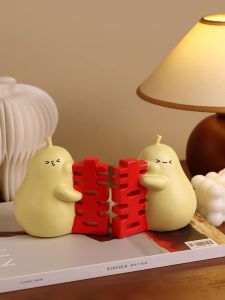 Adorable Hugging Pear Wedding Decoration Bedroom Soft Decorations Creative Resin Craft Couple Gift Never Separate