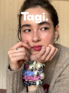Tagi. i Imagine Alphabet Pearl Hair Scrunchie
