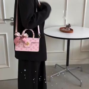 IELGY  Tas Crossbody Gaya Persegi Dengan Syal Sutra