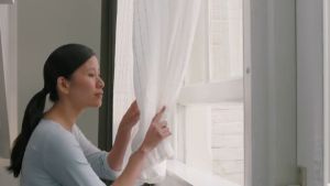 Máy lọc không khí tạo ẩm 2 trong 1 thương hiệu nhập khẩu Philips AC2726/00 sử dụng cảm biến chất lượng không khí 4 màu kết hợp hai công nghệ VitaShield và Nanocloud (Bảo hành 12 tháng)