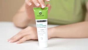 AZARINE Oil Free Brightening Daily Moisturizer 40g - Melembabkan wajah - Shine4U