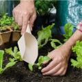 Garden Scoop Multi-Function Pp Plastic Soil Shovel Spoons Handy Garden Scoop For Soil Compost Planting Re-Potting Digging Tools. 
