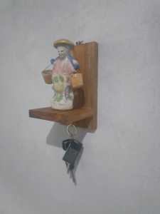 Gantungan Kunci Dinding Kayu untuk Dekorasi Rumah Unik dan Fungsional