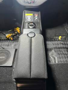 Bệ Tỳ tay xe Vinfast VF5(đọc kỹ phần mô tả dùm shop ạ)