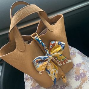 ผ้าพันคอไหมพิมพ์ลายฤดูใบไม้ร่วง/ฤดูหนาวแบบใหม่ ผ้าพันคอทรงยาว กระโปรง หัวเข็มขัด ดูดซับความชื้น ดูดซับความชื้น ผ้าไหมสังเคราะห์ ผ้าคลุมคอ