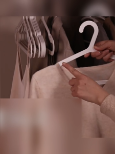 GREENSINDOOR Unique Wardrobe Accessory Durable Anti-deform Clothes Hangers with Wide Shoulder Notches for Strong Load-bearing Space-saving