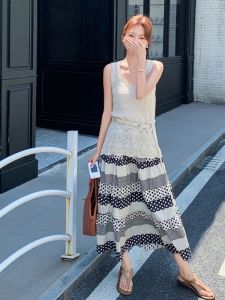 YINLUOYA | ชุดกระโปรงสองชิ้นสไตล์โบฮีเมียน ฤดูร้อนปี 2025 เสื้อกั๊กเปิดหลัง กระโปรงยาวลายจุด ชุดกระโปรงสองชิ้น ชุดกระโปรงฤดูร้อน