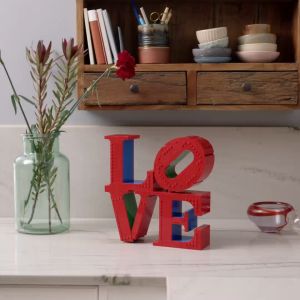 LEGO ART 31214 LOVE (791 Potongan): Mainan Susunan Balok untuk Usia 18 Tahun+