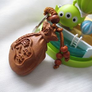 Authentic Engraved Peach Wood Pendant Keychain Sucking Money Bag Fortune-Attracting Wooden Charms Retro Style Gift