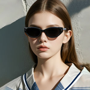 🔥Cc.👍Simple Foldable Sunglasses Women UV Resistant Sunglasses Fashion Lightweight Sunglasses
