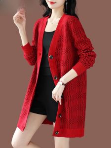 เสื้อสเวตเตอร์ถักยาวคลุมเข่าผู้หญิงฤดูใบไม้ผลิและฤดูใบไม้ร่วงสีแดงคลุมไหล่แบบหลวมๆ เสื้อคาร์ดิแกนถักขนสัตว์แบบเปิดคอวี