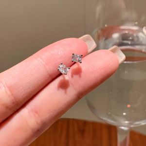 Flashy Zircon Earrings Holeless Luxury Sensation Womens Fashion Jewelry Versatile Clip-On Ear Cuffs Glowing Beautifully