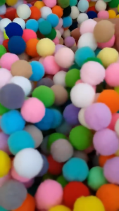 ปอมปอมคละสี  ขนาด 1cm/1.5cm/2cm/2.5cm/3cm  เนื้อกำมะหยี่   สําหรับตกแต่งบ้าน  งานฝีมือ DIY พร้อมส่งจากไทย