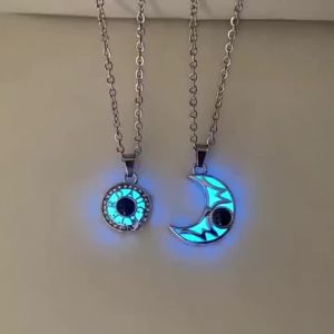 2-Piece Set Luminescent Mother-Daughter Necklaces with Dual Projected Sun-Moon Design 100 Languages Say I Love You Jewelry