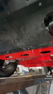 กันแคร้ง 2ชิ้น Ford Ranger/ Ford Everest Next Gen กันแคร้ง กันแค้ง กันกระแทรก กันรอยใต้เครื่อง เหล็กหนา Skid Plate สีแดง