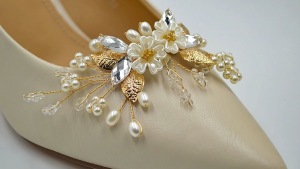 Klip Bunga Emas Hiasan Sepatu Pengantin Aksesoris Pernikahan Model Korea Bros Bunga Mutiara Bisa Dipasang di Sepatu & Dress