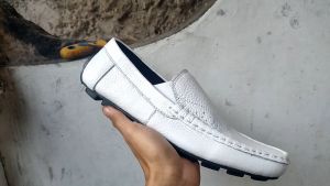 Sepatu pantofel putih pria sepatu putih perawat formal