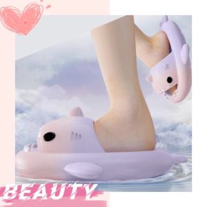 QJshop มาแล้ว ววจ้า รองเท้าแตะแฟชั่นน้องฉลาม พื้นนุ่มนิ่มใส่สบาย ดีไซน์แฟนตาซีน่ารักกรุ๊บๆ ไล่สีพาทเทล หวาน ละมุนไม่ไหว วิวซีซัน วิวสีพาทเทล น่ารัก แพทย์ควรกระทำกับ