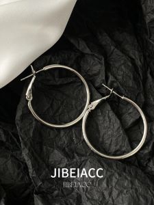Elegant Large Circle Hoop Earrings Womens Luxury Simple round Ear Cuff Versatile Personality Plain Circle Ear Jewelry
