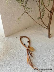 จี้ห้อยกระเป๋า Songmont รุ่น Stone Charm สีเขียวมะกอก ประดับด้วยเชือกถักสีขาว มุกสีขาว และหินธรรมชาติสีเขียว ดีไซน์ใหม่ ปี 2025 สไตล์สดใส สวยงาม ใช้เป็นเครื่องประดับกระเป๋า