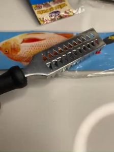 Dụng cụ đánh vảy cá bằng inox không gỉ cán nhựa pp chắc chắn dài 21cm độ bền cao vệ sinh dễ dàng