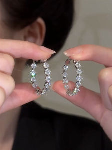 Ultra-Shiny Silver Needle Zircon Earrings Womens Fashion Jewelry Simple Elegant Versatile Hoop Earrings Fresh Outlined