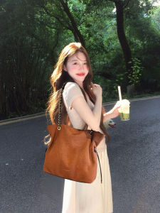 Retro Matte Suede Tote Bag Womens Bag 2025 New Loose Large Capacity Commute Chain Bucket Bag Soft Handbag Magnetic Buckle