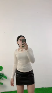 ชุดเซ็ตแฟชั่น เสื้อคอหยดน้ำ+กระโปรงหนังรัดรูป  ลุคสวยมั่นใจโดดเด่น