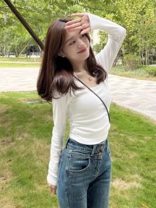 เสื้อยืดคอกลมแขนยาวผ้าฝ้ายทรงเข้ารูปสำหรับผู้หญิง ฤดูใบไม้ผลิและฤดูใบไม้ร่วง เสื้อชั้นในพื้นฐานสีขาว ทรงเข้ารูป เสื้อชั้นในสำหรับผู้หญิง