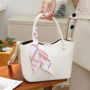 TAOHUALIHUA | Ladies Fashion Crossbody Handbag Stylish and Luxurious Detail with a Scarf