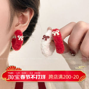 Furry Red C-Shaped Earrings Womens Spring Sweet High-End Feeling Celebration Ear Jewelry Alloy Plated Silver Geometric Pattern