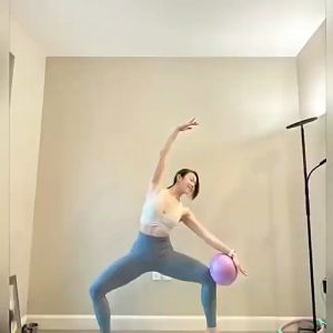 ลูกบอลโยคะ บอลโยคะ ลูกบอลฟิตเนส พร้อมที่สูบลูม ขนาด 25CM มินิบอล โยคะบอล ลูกบอลฟิตเนส วัสดุพีวีซีกันลื่น