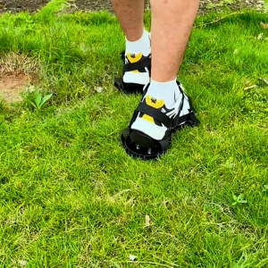 รองเท้าเติมอากาศสนามหญ้า รองเท้าหนามสำหรับขุดดิน มีหนามเหล็ก26ชิ้น พื้นกันลื่น ปรับขนาดได้ เหมาะสำหรับสวน บ้านและสนามหญ้า